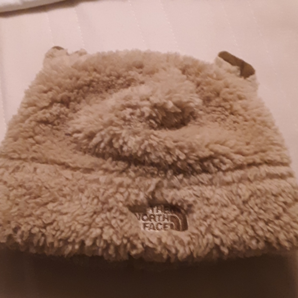 The North Face Junior warm fuzzy bear hat